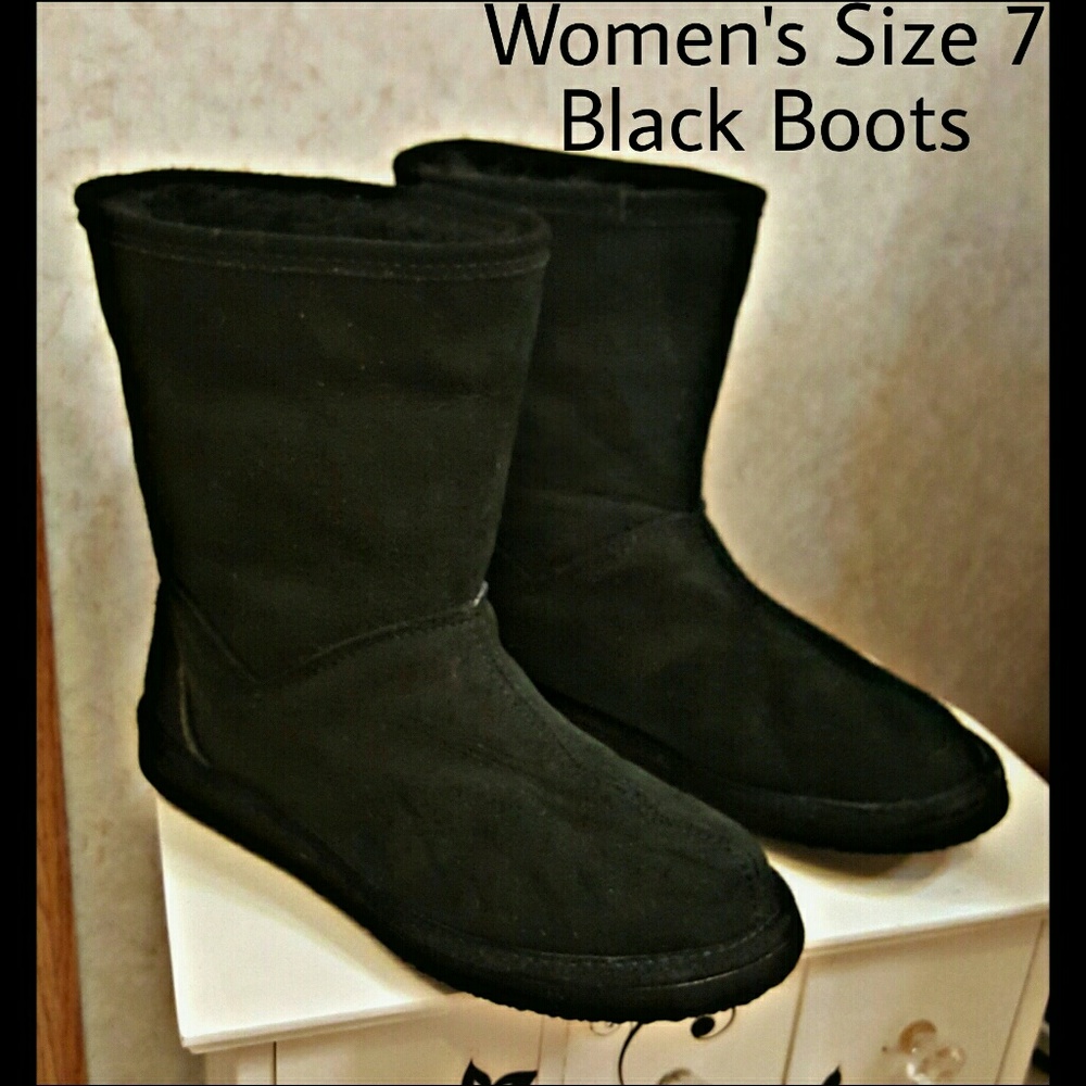 Minnetonka Black Lined Boots.